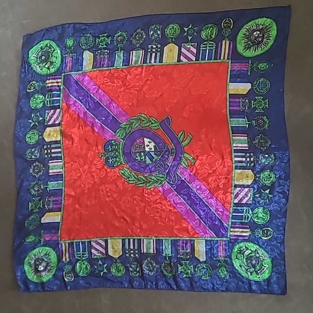 RALPH LAUREN CLASSIC CREST AND MEDALLION SCARF